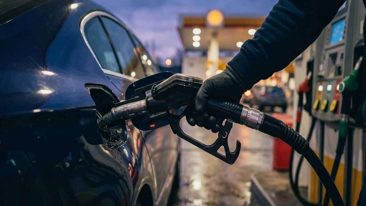 Benzin ve motorinde 'Eşel Mobil' depremi: 1 Ekim sabahı pompada tarihi zam geliyor! 13